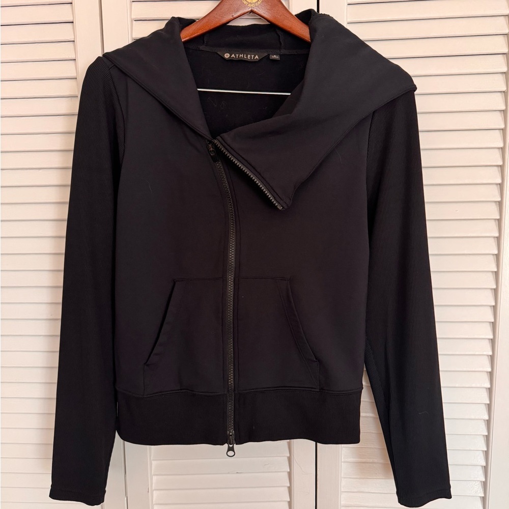 Athleta asymmetrical hooded crop lightweight stretch jacket size S.